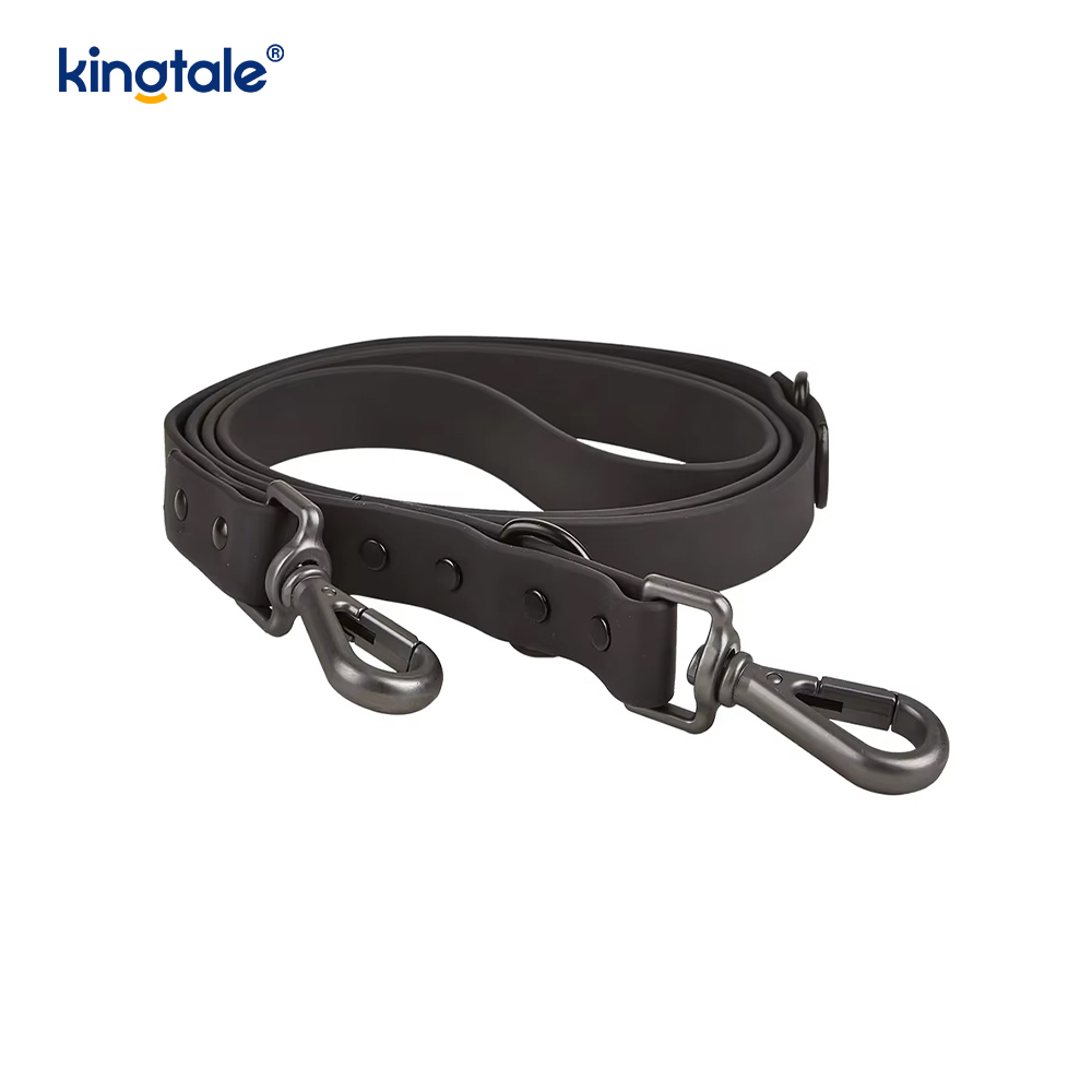 Aangepaste modieuze lichtgewicht waterdichte PVC hondenharnas riem halsband
