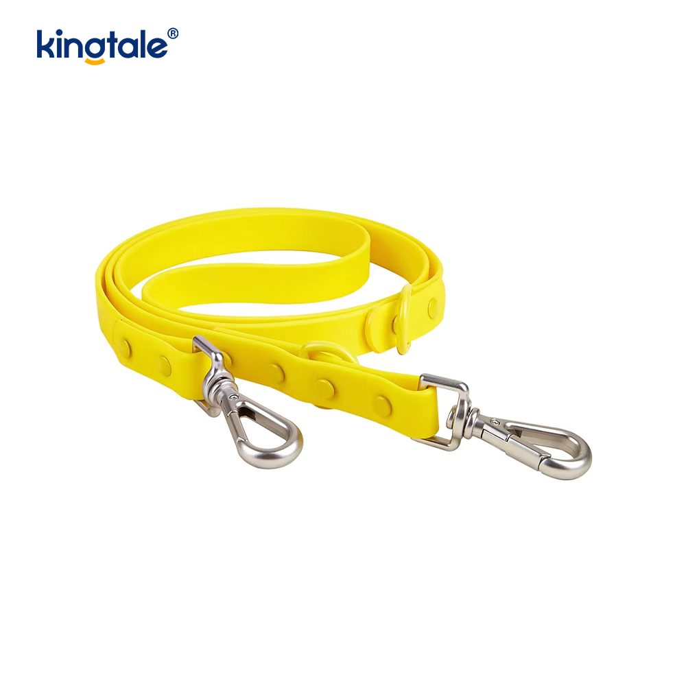 Aangepaste modieuze lichtgewicht waterdichte PVC hondenharnas riem halsband