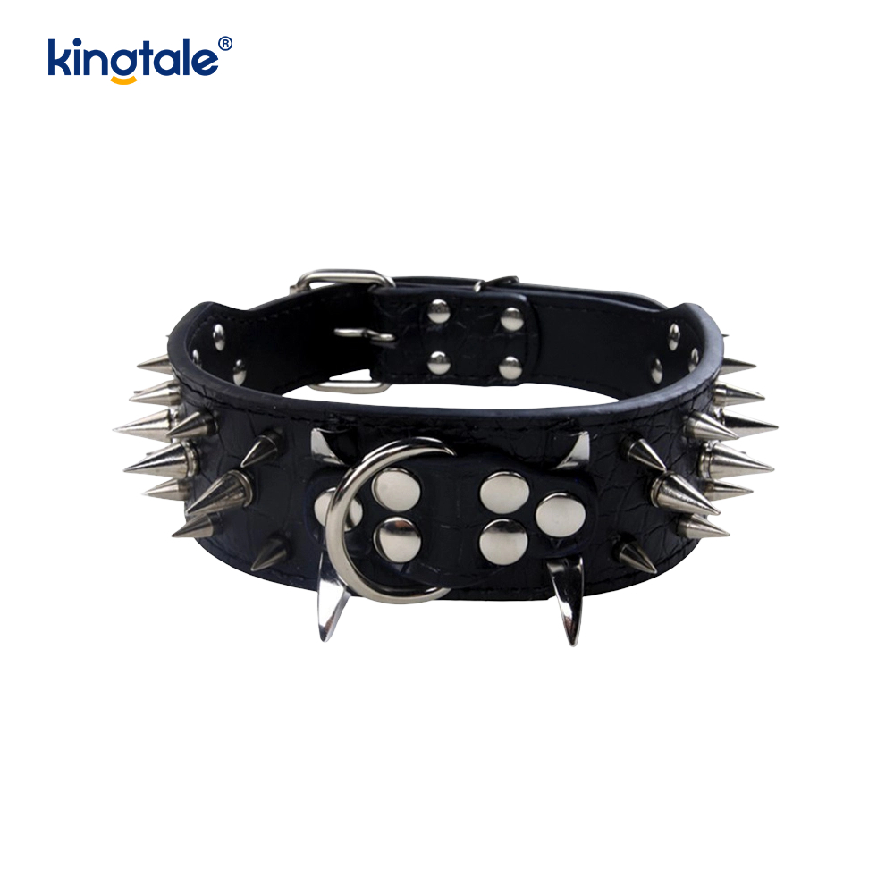 Scherpe hondenhalsband met puntige studs. Stijlvolle leren halsbanden
