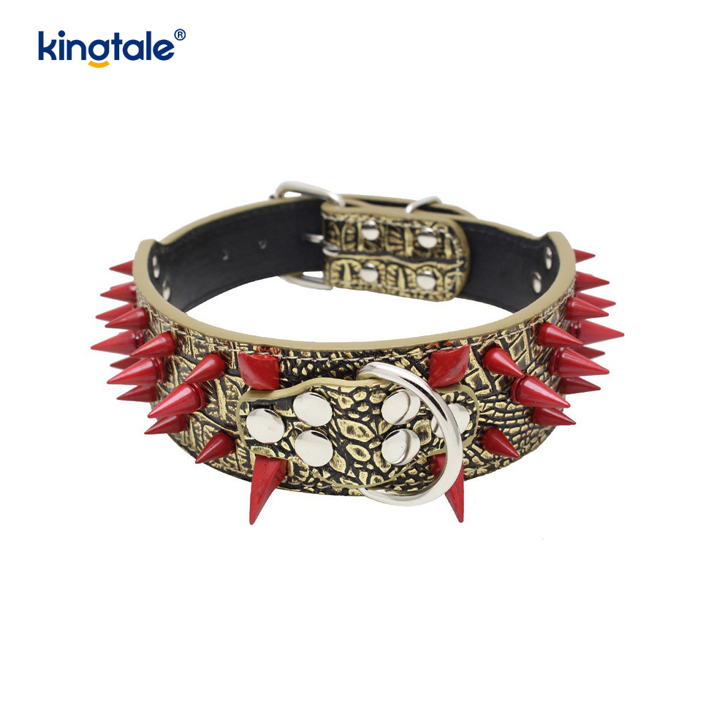 Scherpe hondenhalsband met puntige studs. Stijlvolle leren halsbanden