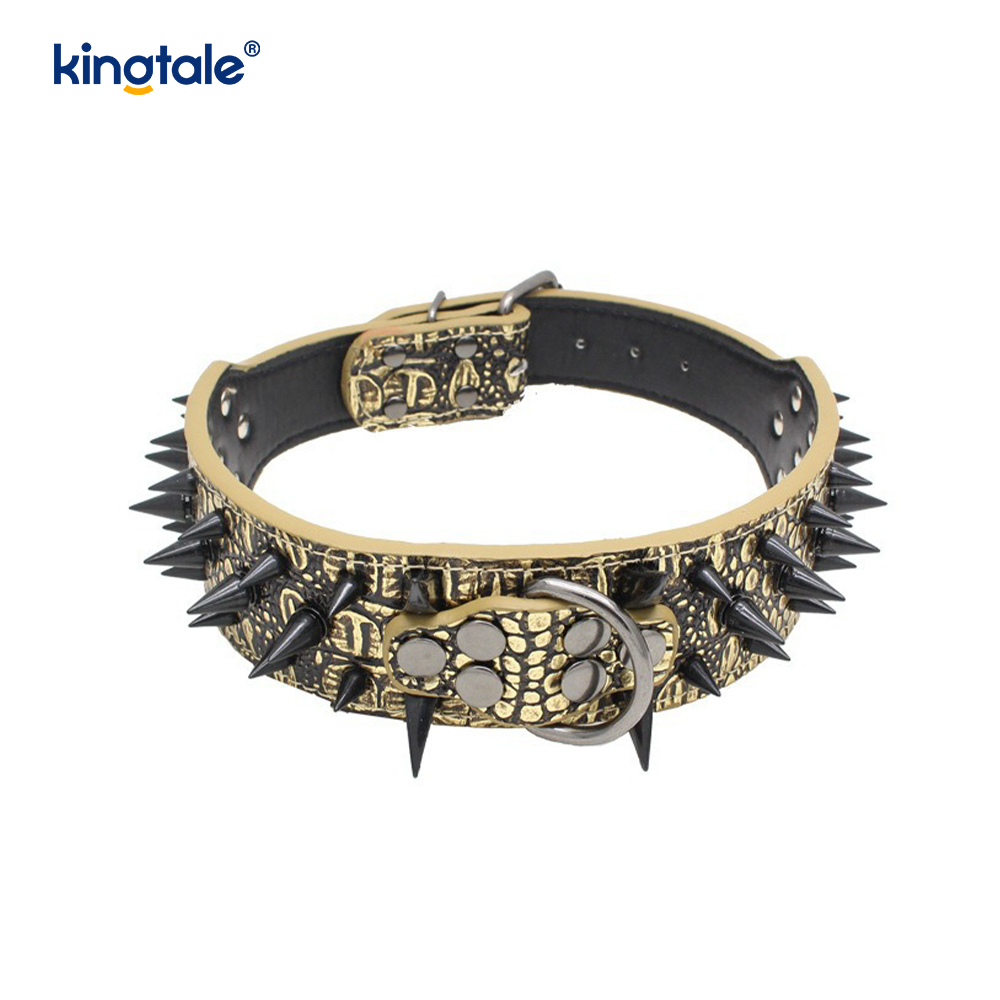 Scherpe hondenhalsband met puntige studs. Stijlvolle leren halsbanden